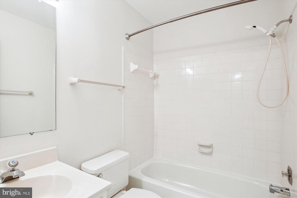 8258 CEDAR LANDING COURT