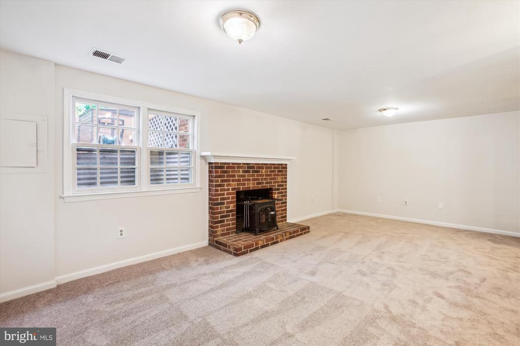 8258 CEDAR LANDING COURT