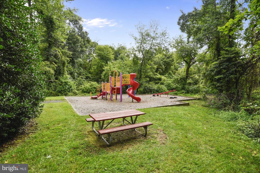 8258 CEDAR LANDING COURT