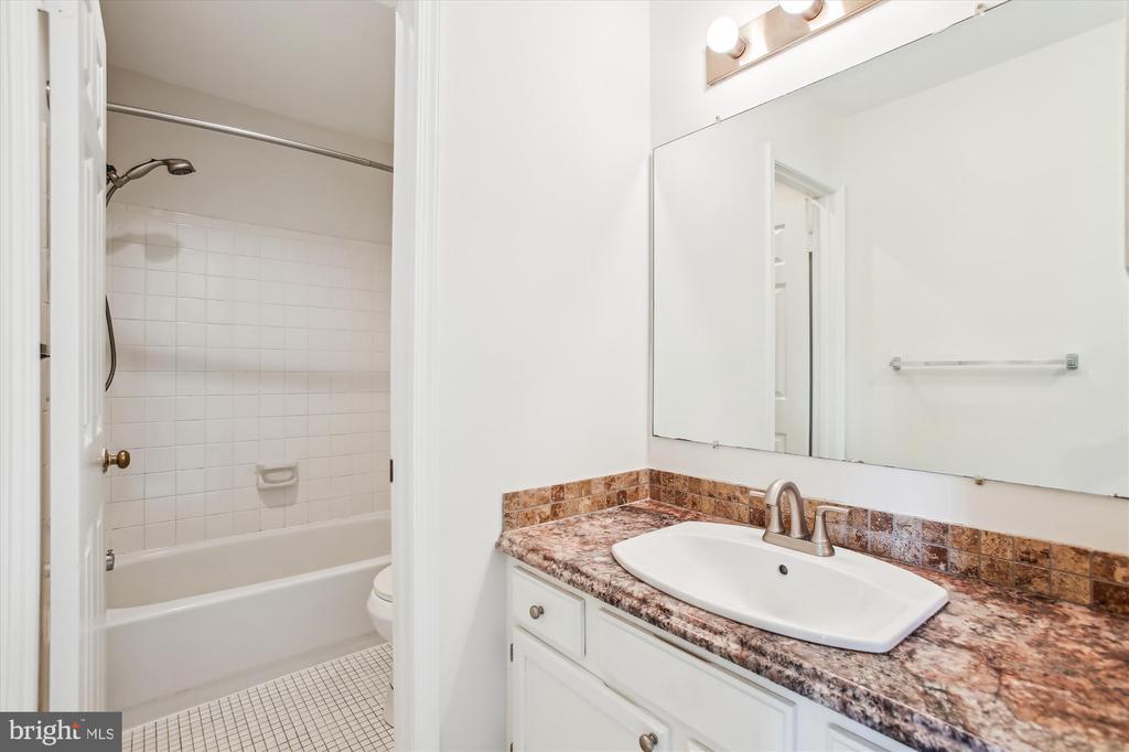 8258 CEDAR LANDING COURT