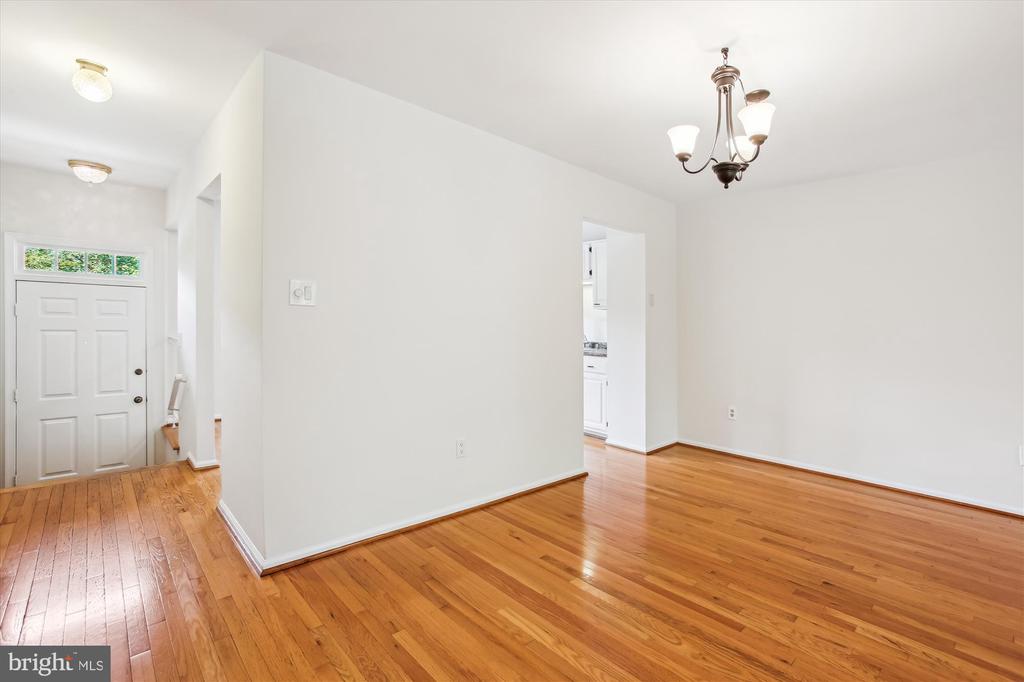 8258 CEDAR LANDING COURT