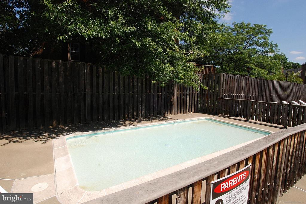 8258 CEDAR LANDING COURT