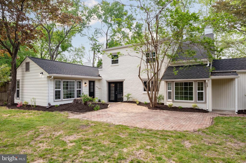 6001 BEECH TREE DRIVE