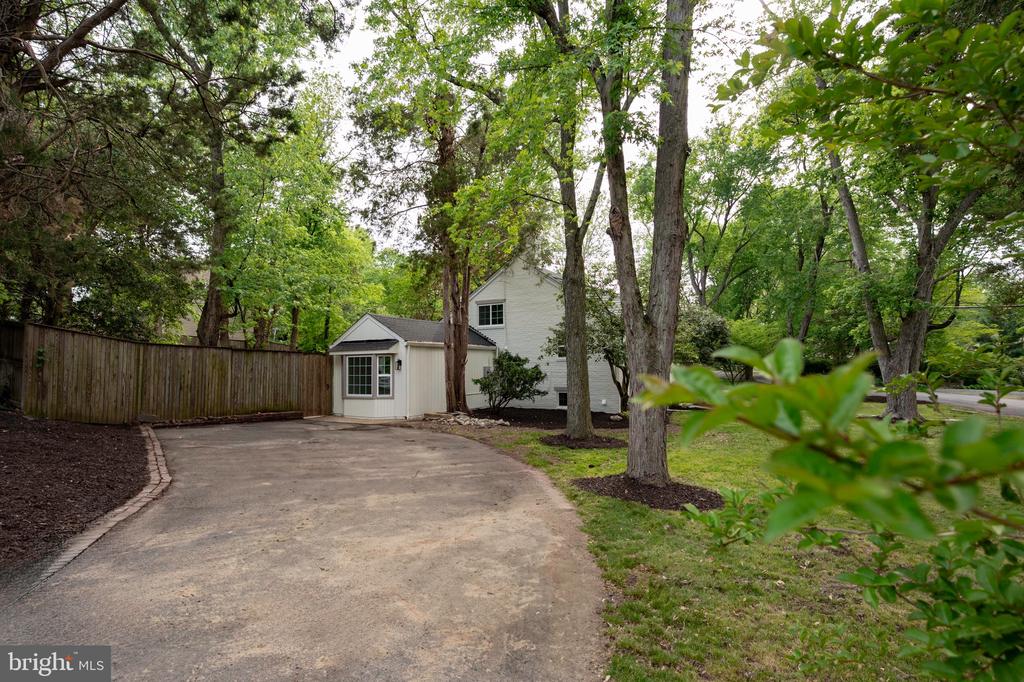 6001 BEECH TREE DRIVE