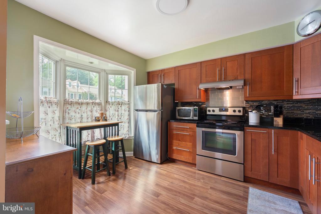 7683 NORTHERN OAKS COURT