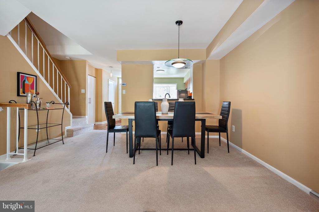 7683 NORTHERN OAKS COURT