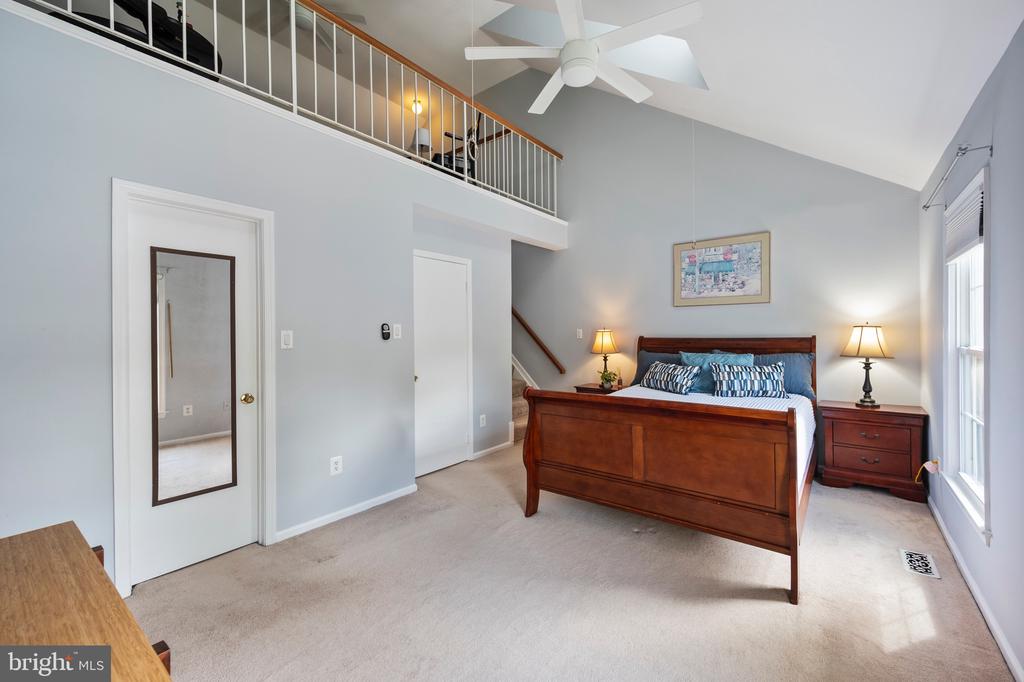 7683 NORTHERN OAKS COURT