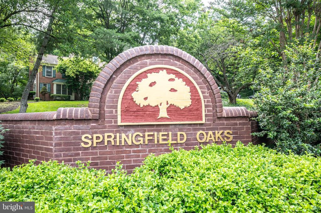 7683 NORTHERN OAKS COURT