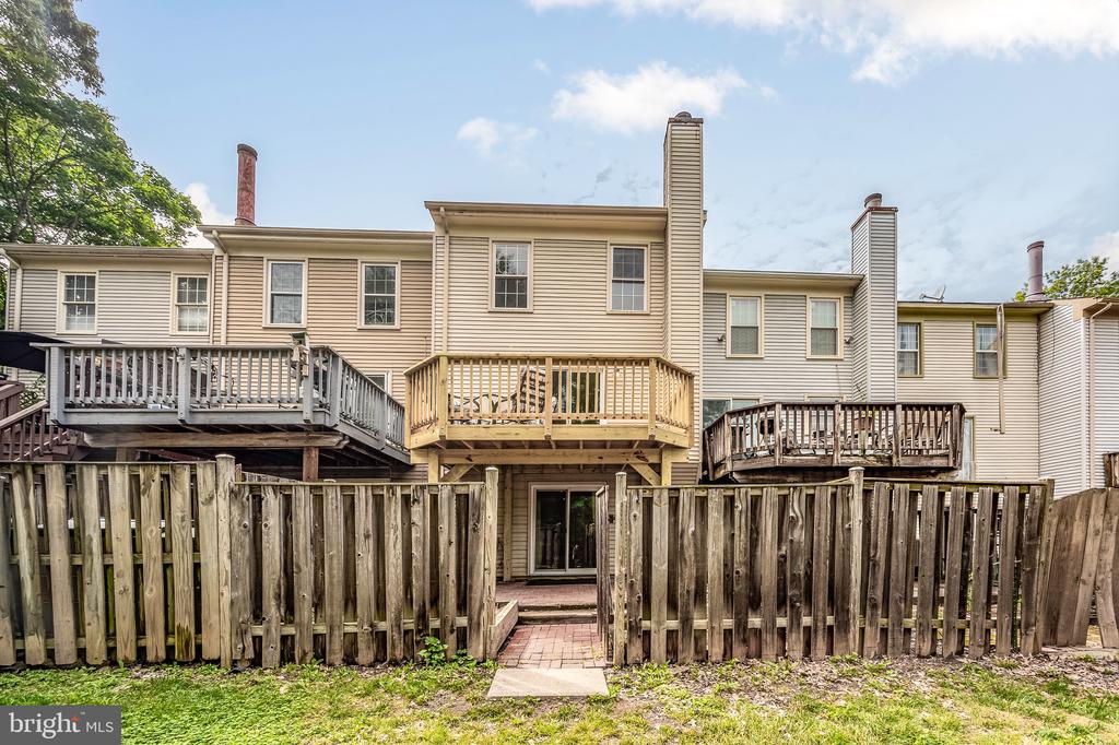 7683 NORTHERN OAKS COURT