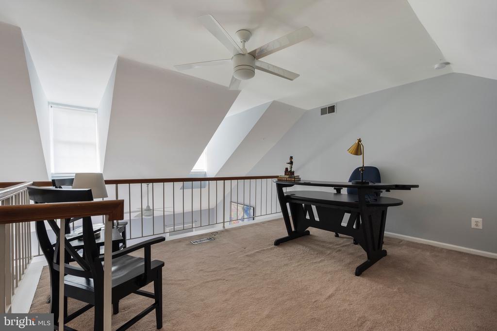 7683 NORTHERN OAKS COURT