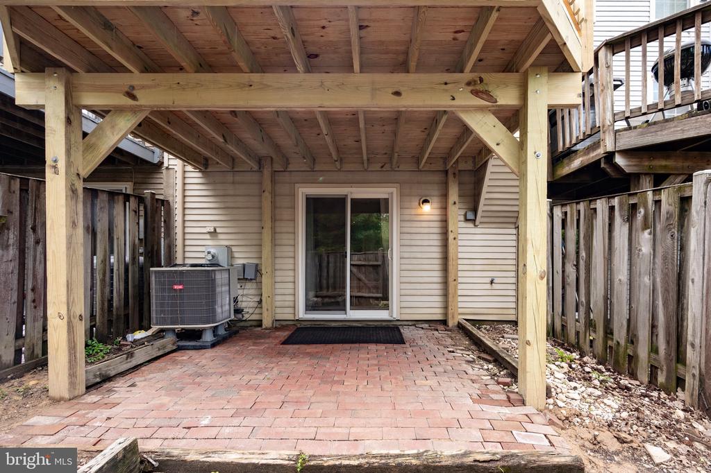 7683 NORTHERN OAKS COURT