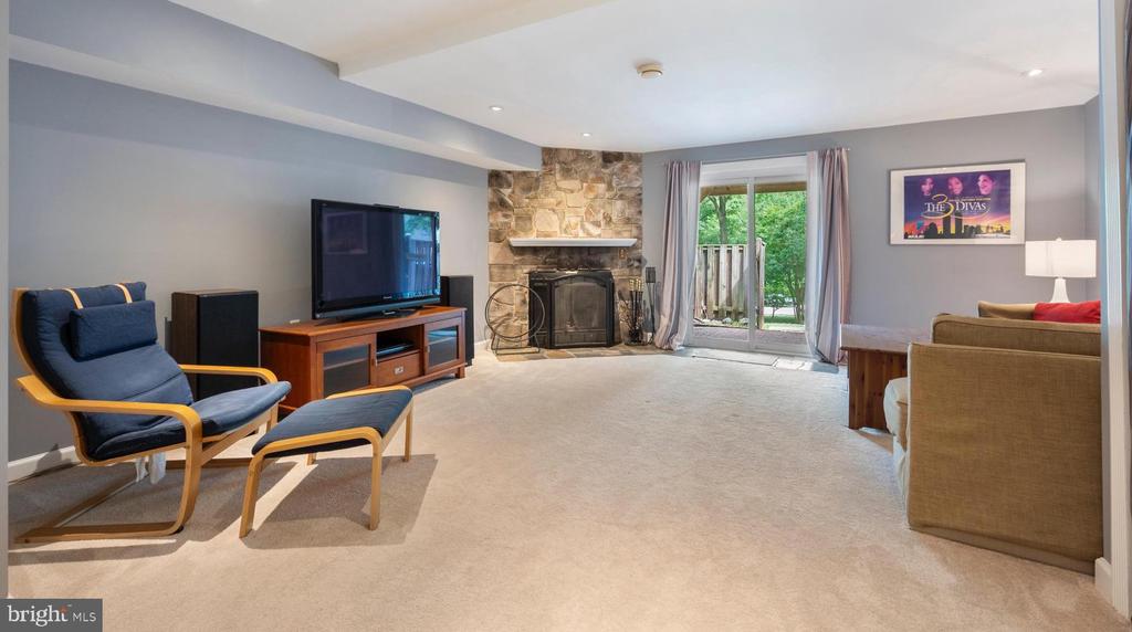 7683 NORTHERN OAKS COURT