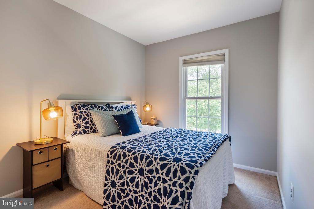 7683 NORTHERN OAKS COURT