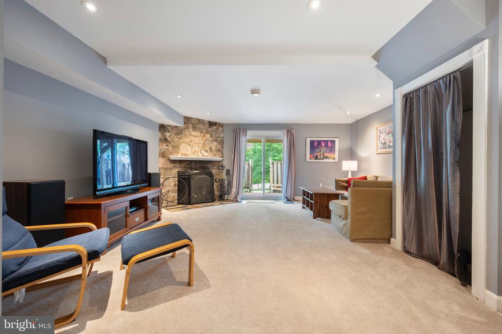 7683 NORTHERN OAKS COURT