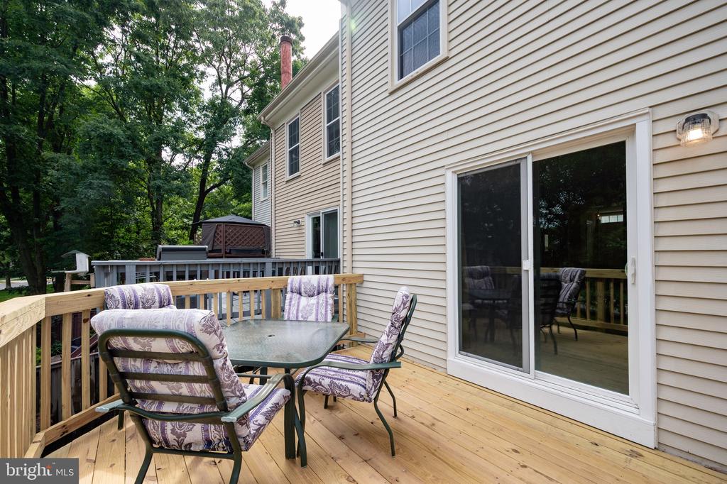 7683 NORTHERN OAKS COURT