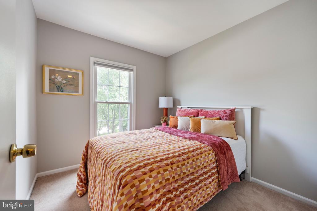 7683 NORTHERN OAKS COURT