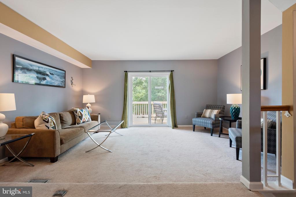7683 NORTHERN OAKS COURT