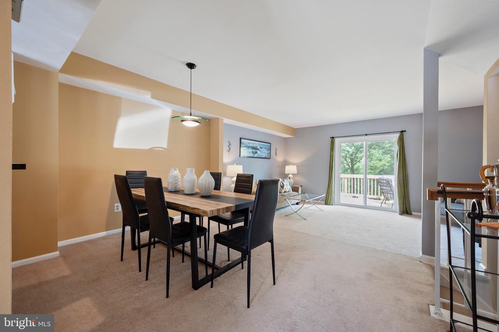 7683 NORTHERN OAKS COURT