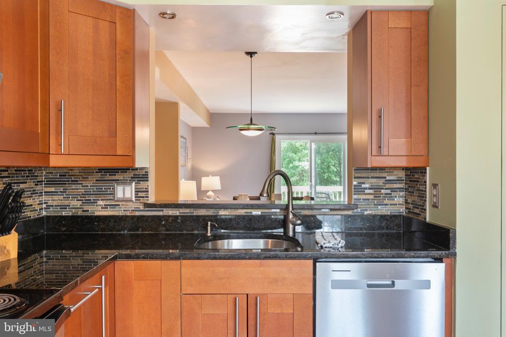 7683 NORTHERN OAKS COURT