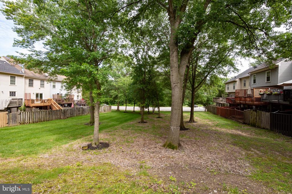 7683 NORTHERN OAKS COURT