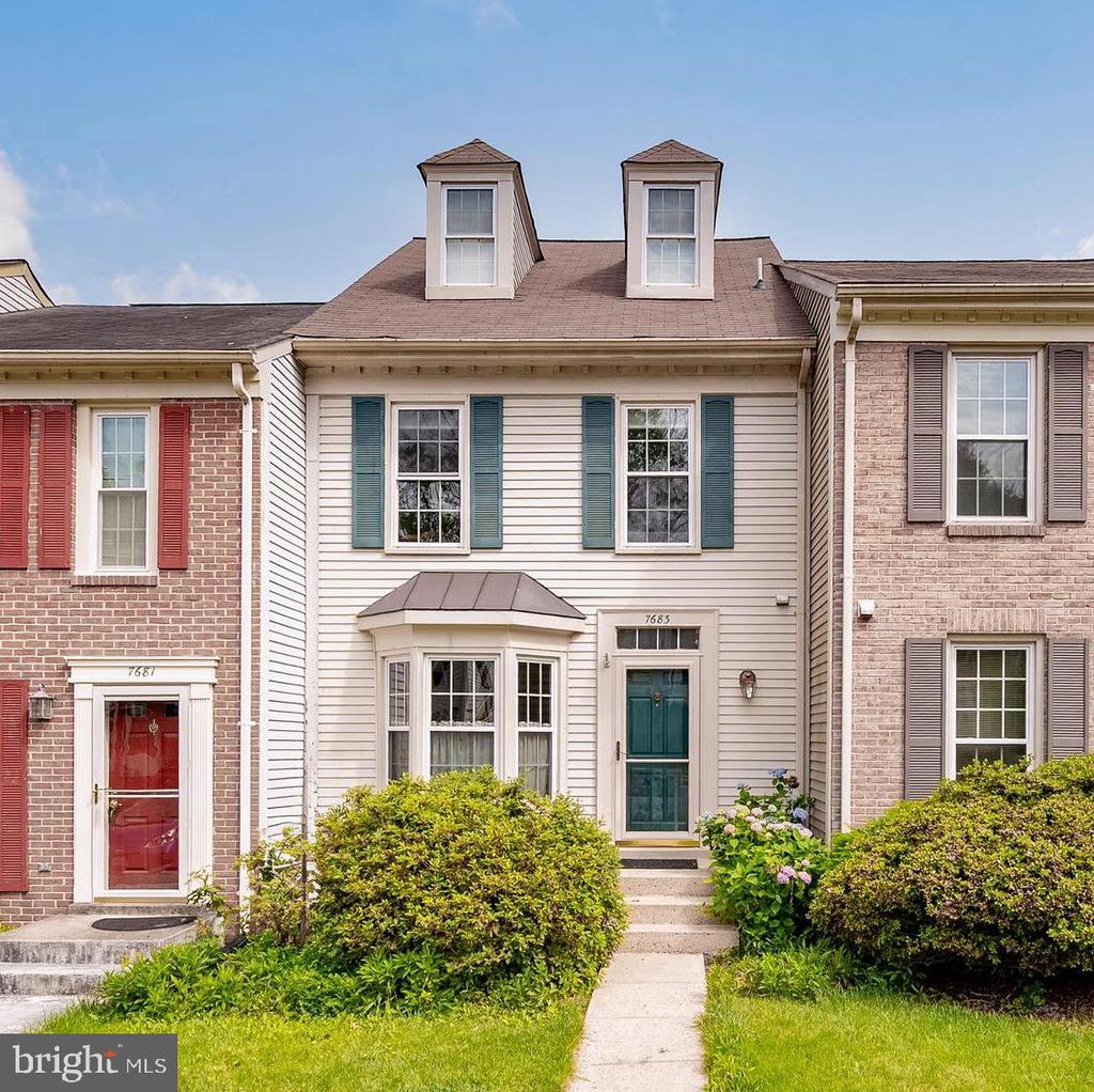 7683 NORTHERN OAKS COURT