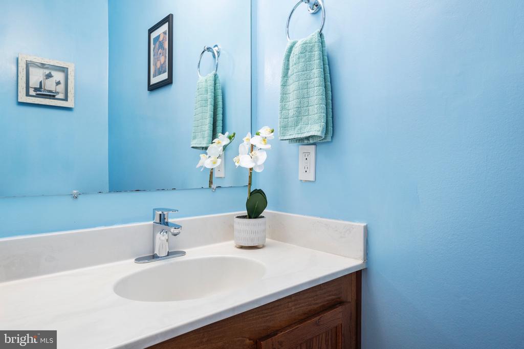 7683 NORTHERN OAKS COURT