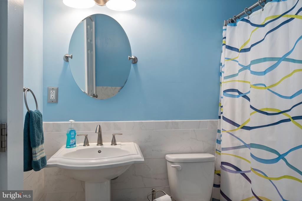 7683 NORTHERN OAKS COURT