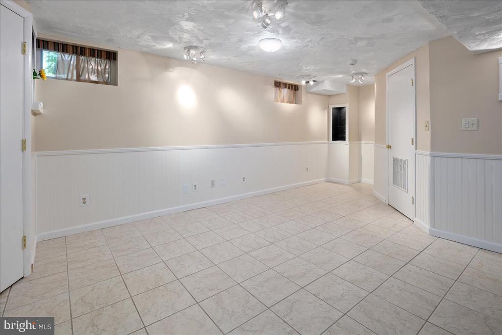 8513 BOUND BROOK LANE