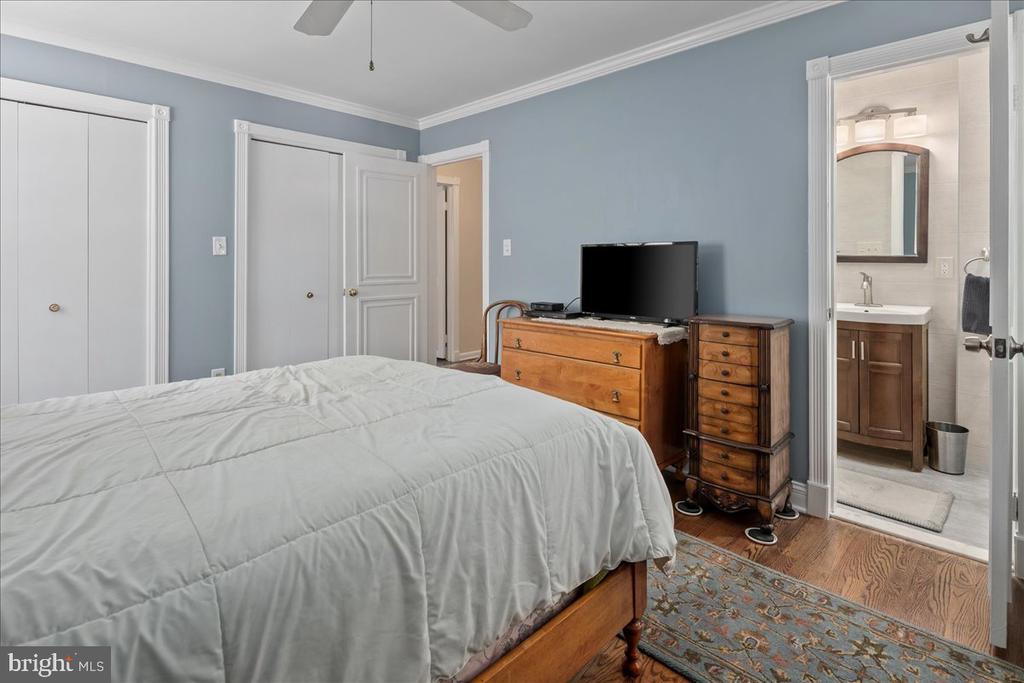 8513 BOUND BROOK LANE
