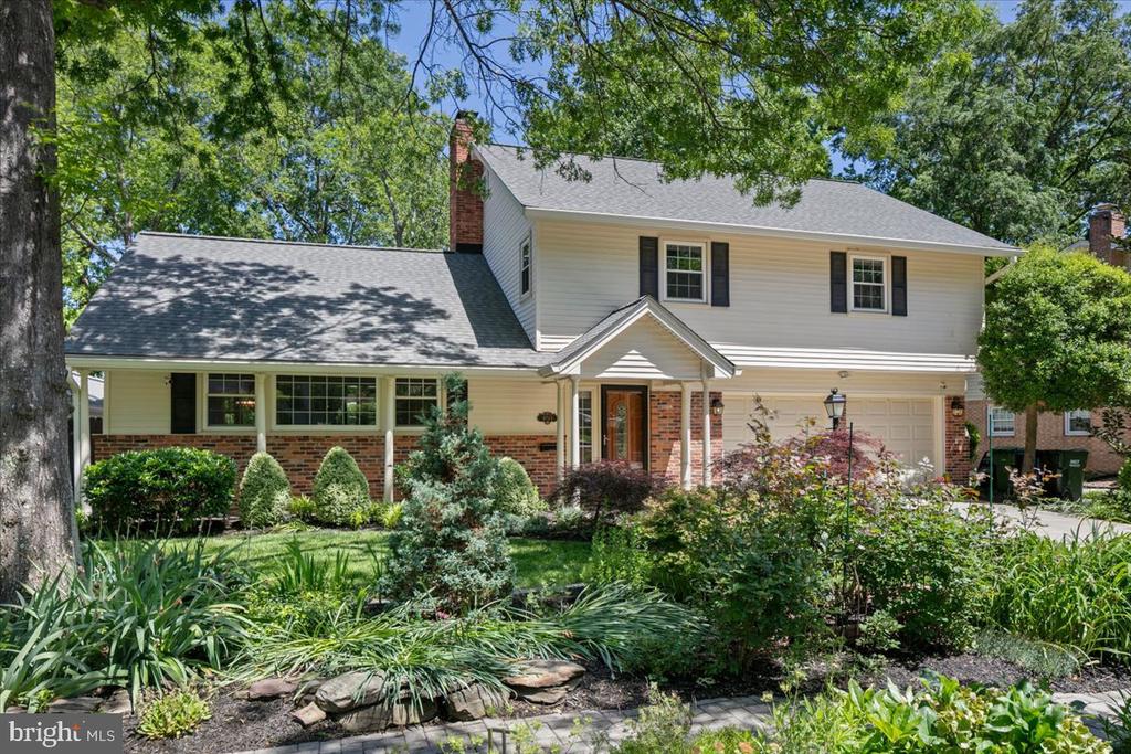 8513 BOUND BROOK LANE