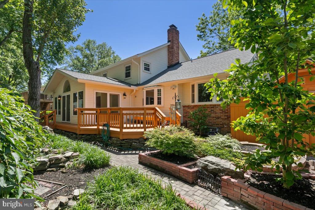 8513 BOUND BROOK LANE
