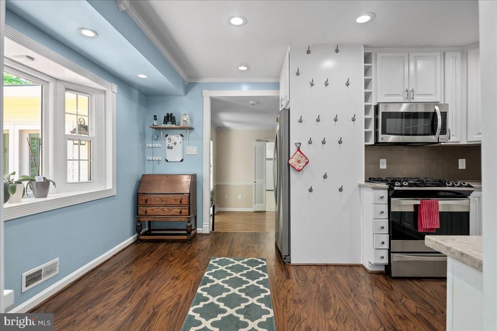 8513 BOUND BROOK LANE