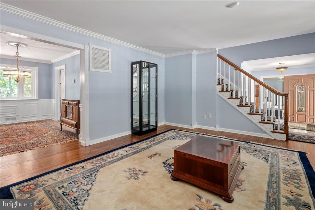 8513 BOUND BROOK LANE