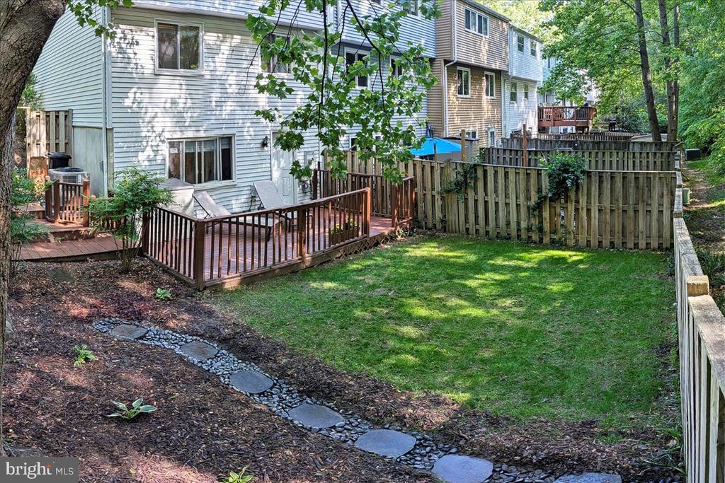 8160 CURVING CREEK COURT