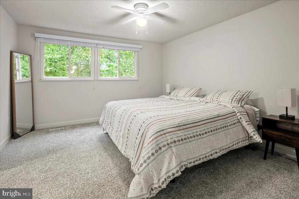 8160 CURVING CREEK COURT