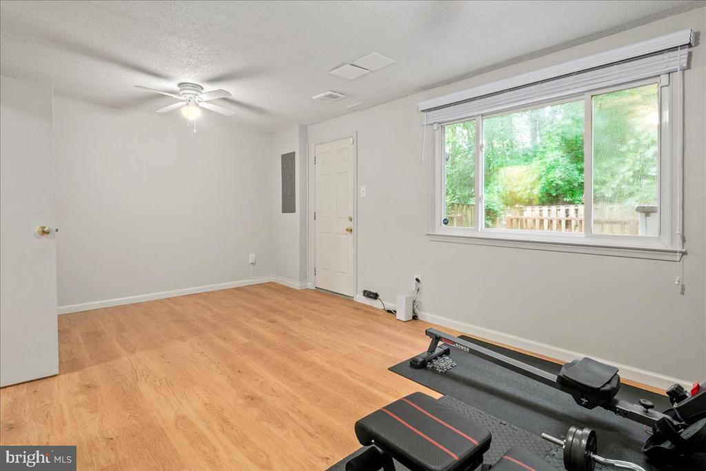 8160 CURVING CREEK COURT