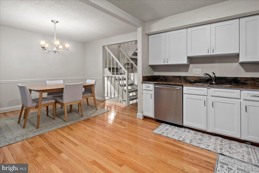 8160 CURVING CREEK COURT