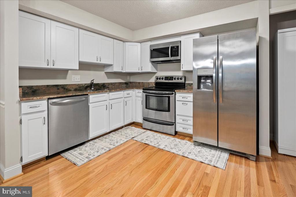 8160 CURVING CREEK COURT