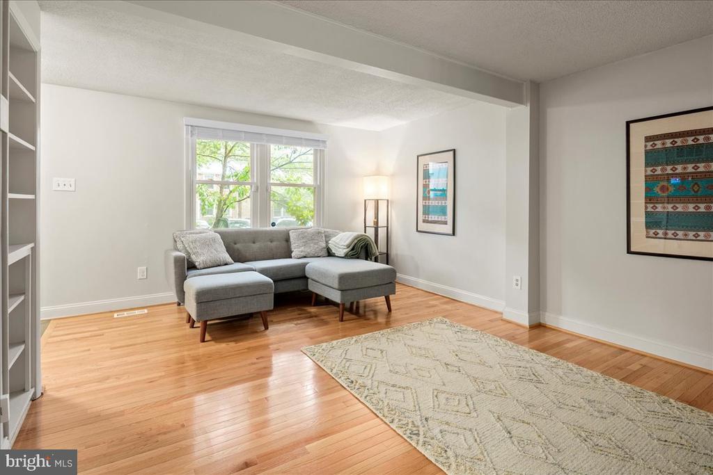 8160 CURVING CREEK COURT