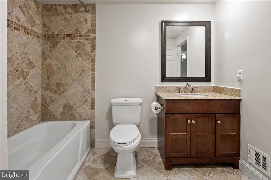 8160 CURVING CREEK COURT