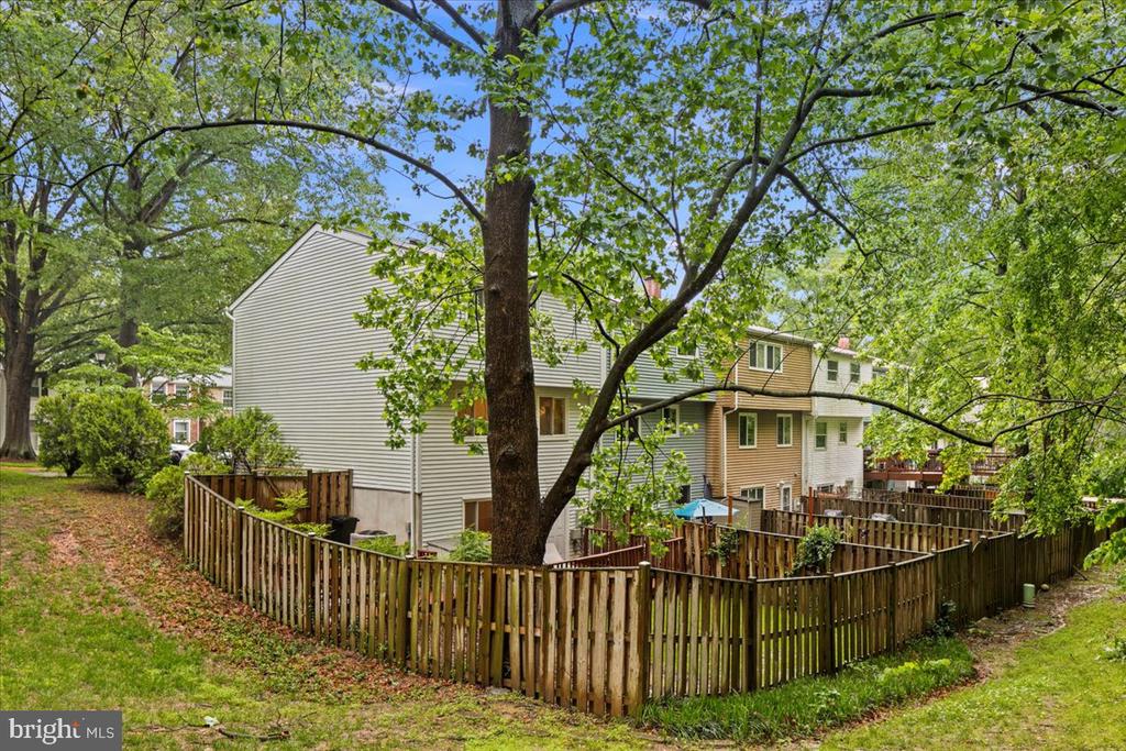 8160 CURVING CREEK COURT