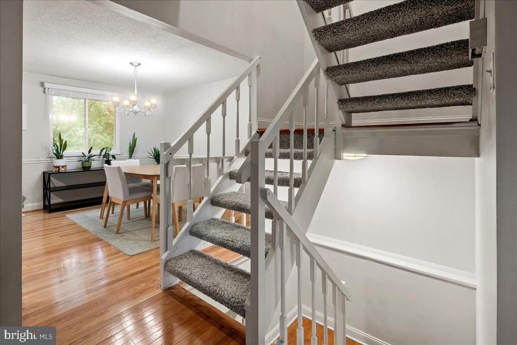 8160 CURVING CREEK COURT