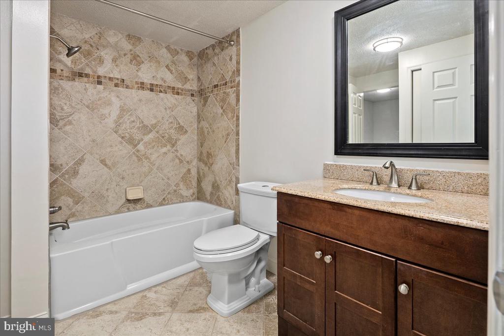 8160 CURVING CREEK COURT