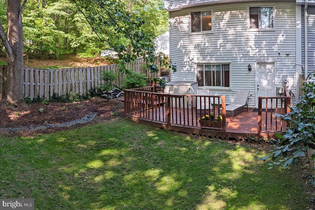 8160 CURVING CREEK COURT