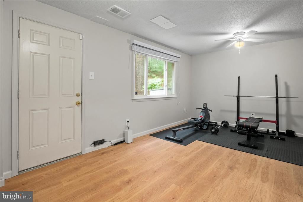 8160 CURVING CREEK COURT