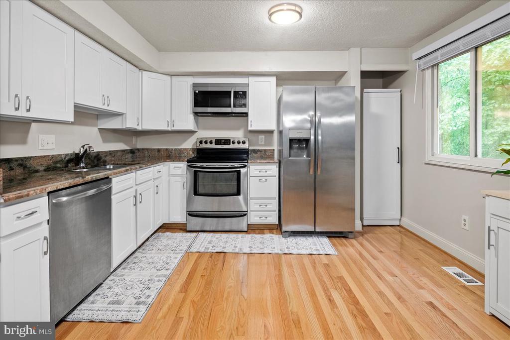 8160 CURVING CREEK COURT