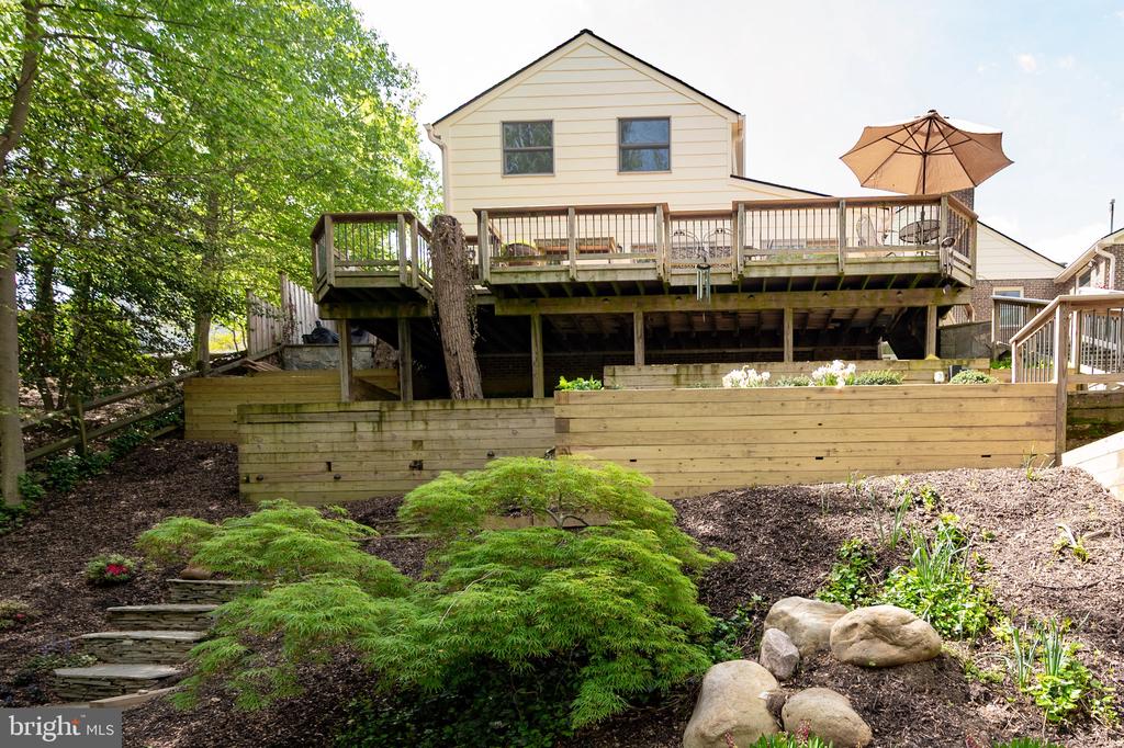 902 EMERALD DRIVE