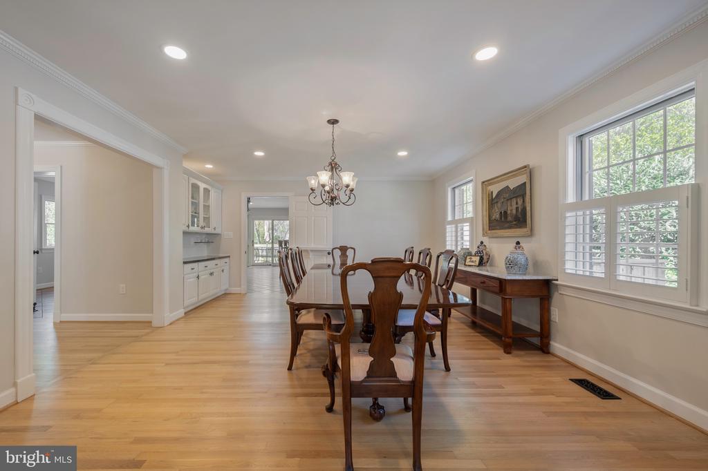 902 EMERALD DRIVE