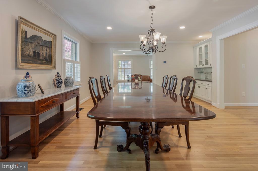 902 EMERALD DRIVE