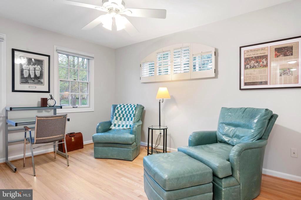 902 EMERALD DRIVE